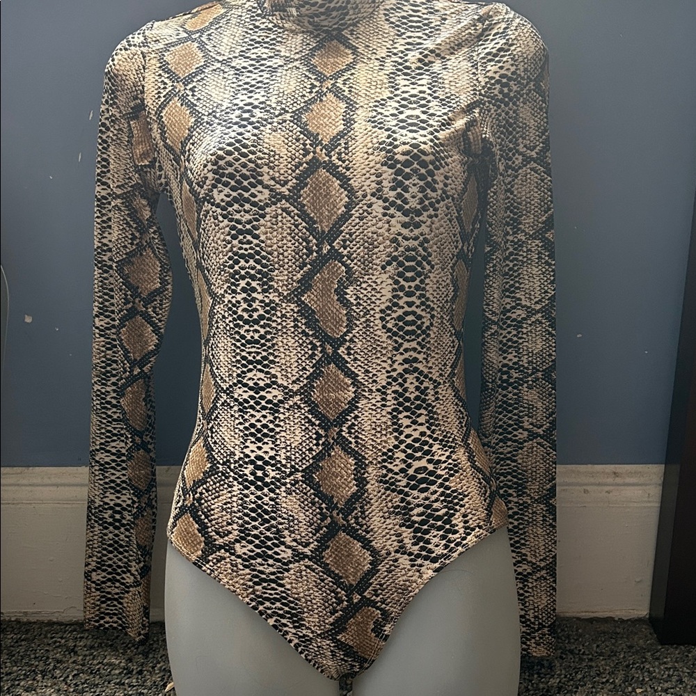 REDUCED!!NWT Woman’s Snakeskin Long Sleeve Bodysuit.super comfortable